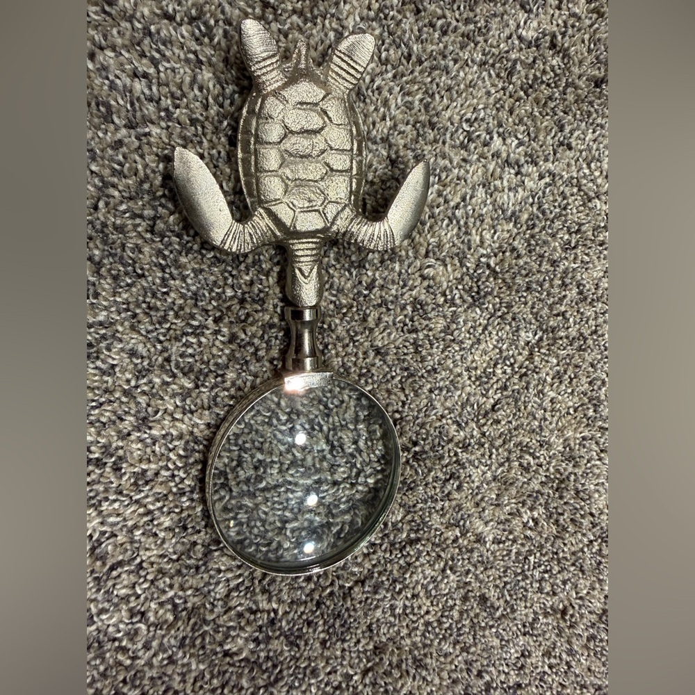 Silver Turtle Magnifying Glass - Picture 3 of 3